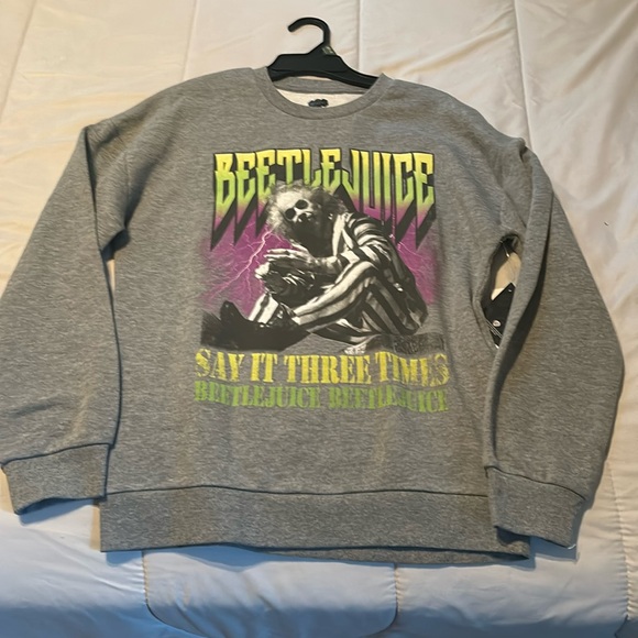 Beetle juice sweatshirt size XL 14/16 NWT - Picture 1 of 4